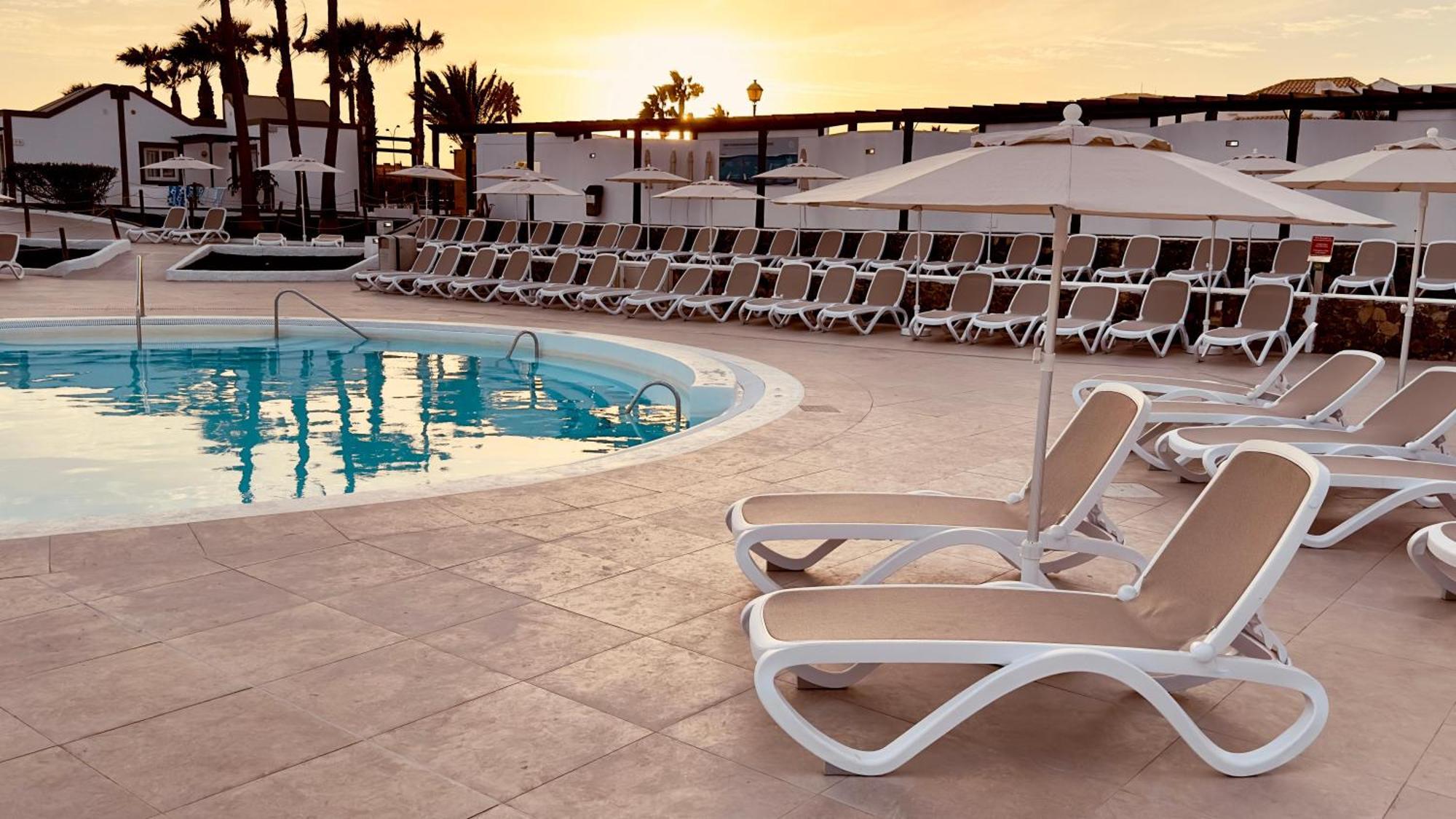 Caleta Dorada Aparthotel กาเลตาเดฟุสเต ภายนอก รูปภาพ