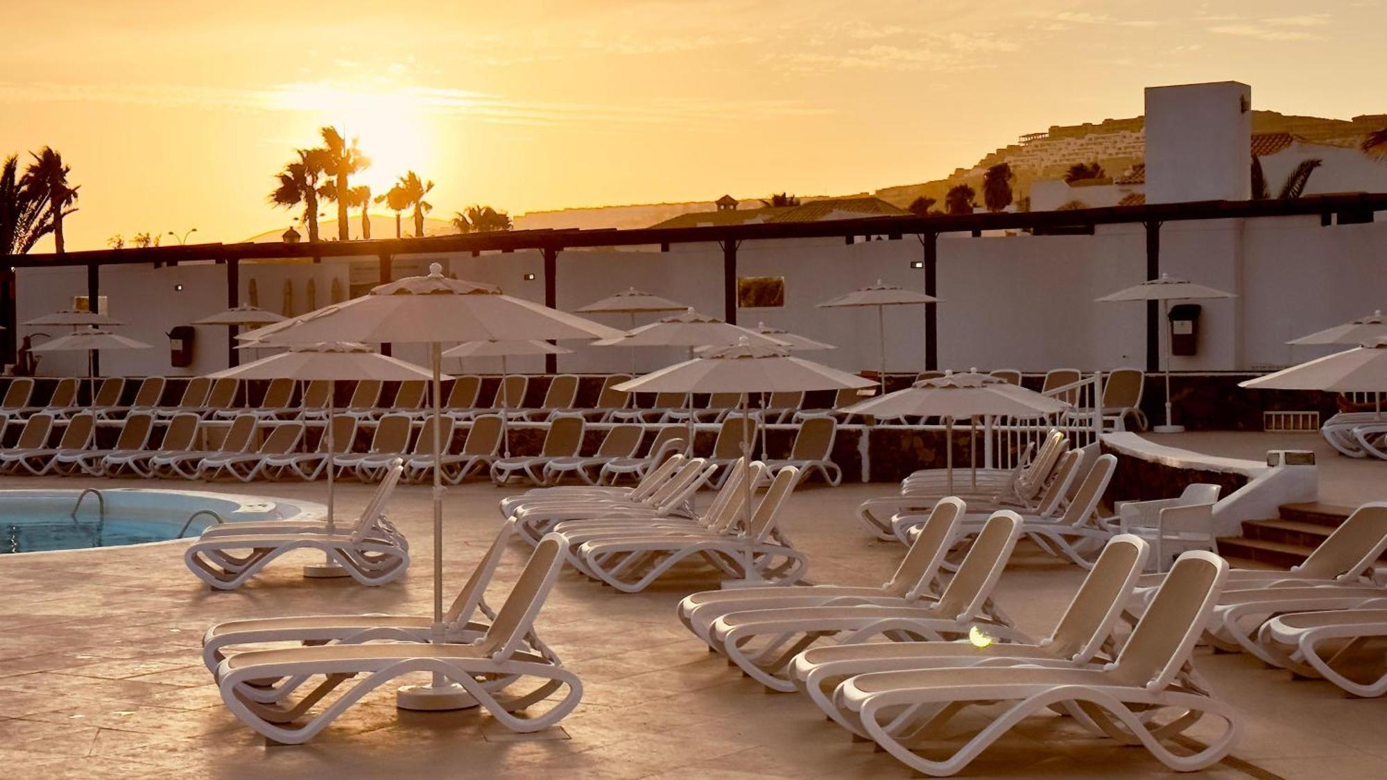 Caleta Dorada Aparthotel กาเลตาเดฟุสเต ภายนอก รูปภาพ